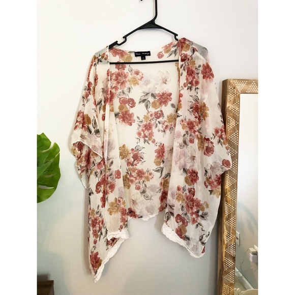Lightweight Floral Kimono - Picture 1 of 1